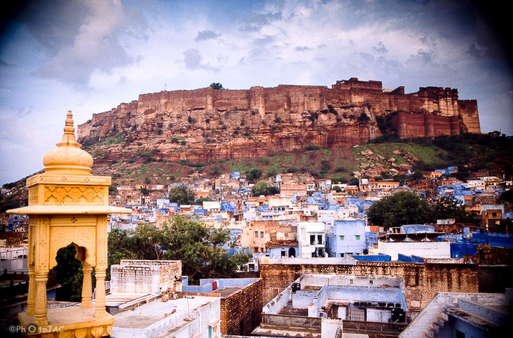Jodhpur (estado de Rajasthan). Conocida como "La Ciudad Azul". Fuerte de Mehrangarh.
