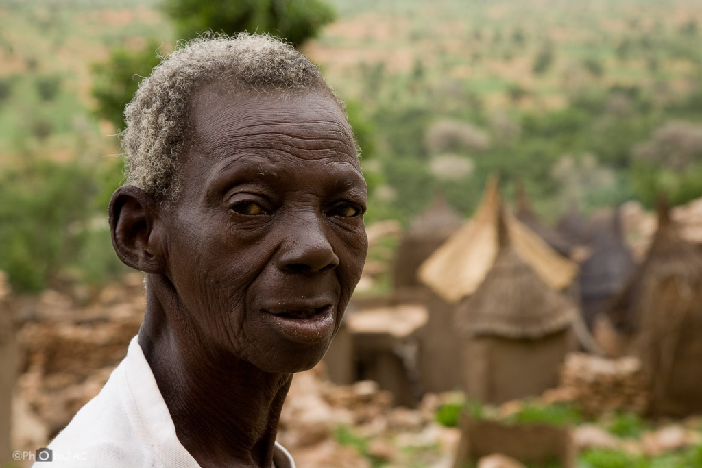 País Dogón. Mali. Habitante de la aldea de Tireli.