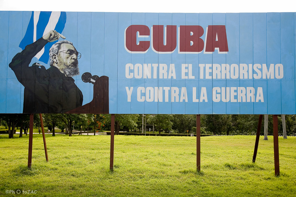 Holguín. Cartel con Fidel Castro.