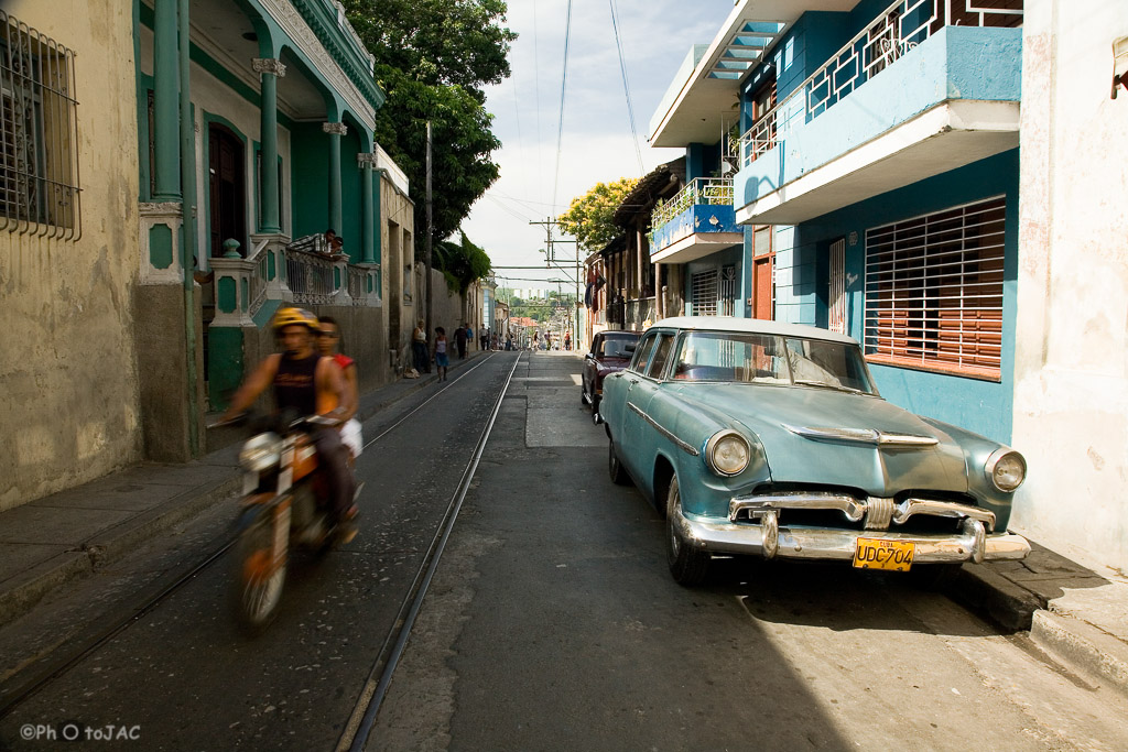 Santiago de Cuba. Una calle del centro de la ciudad.
