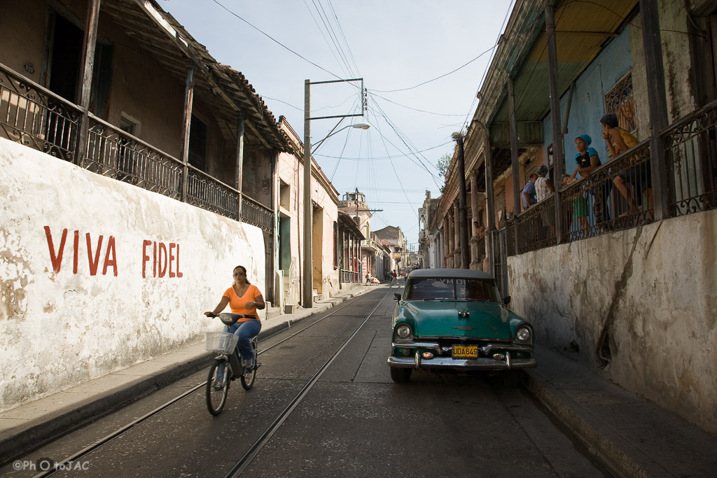 Santiago de Cuba. Una calle del centro de la ciudad.