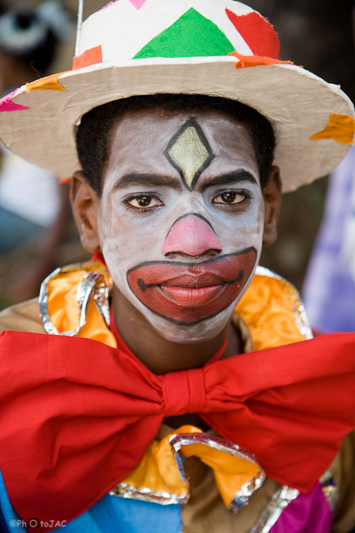 Santiago de Cuba: Niño maquillado y vestido para desfilar en las comparsas infantiles del Carnaval de Santiago.