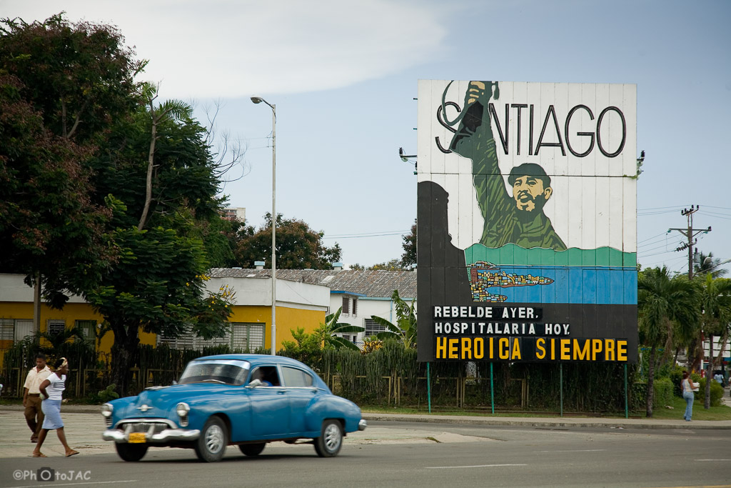 Santiago de Cuba. Cartel con la imagen de Fidel Castro.