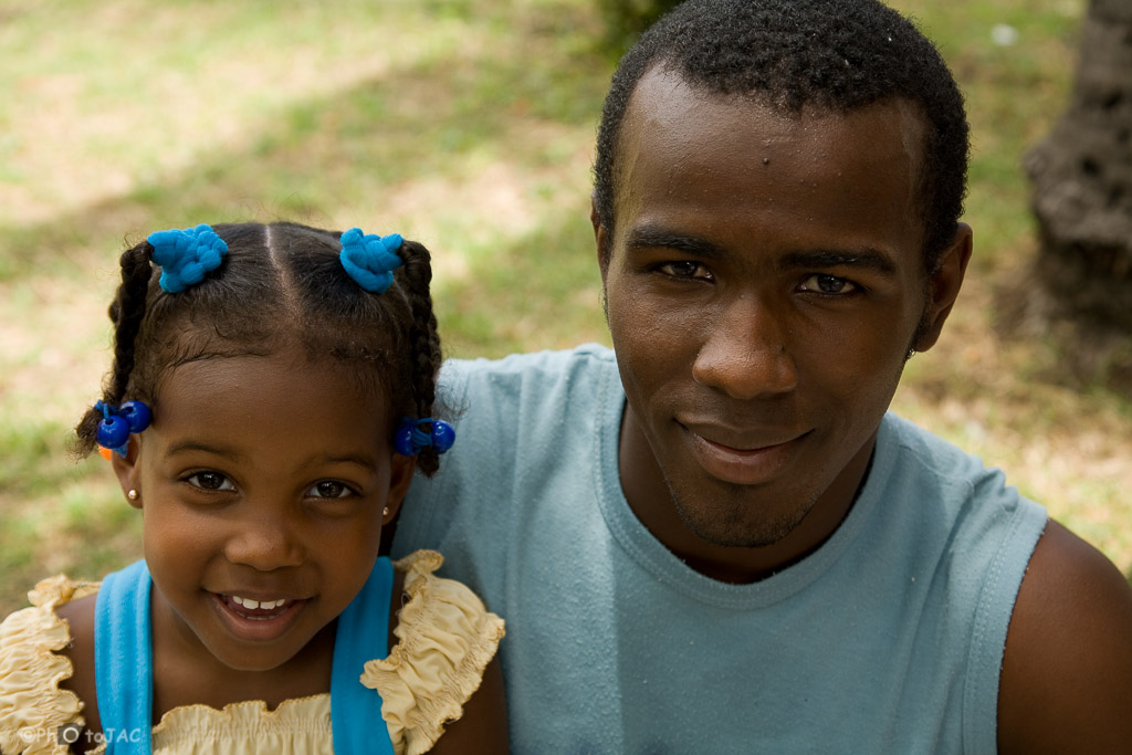 Santiago de Cuba. Un padre con su hija.