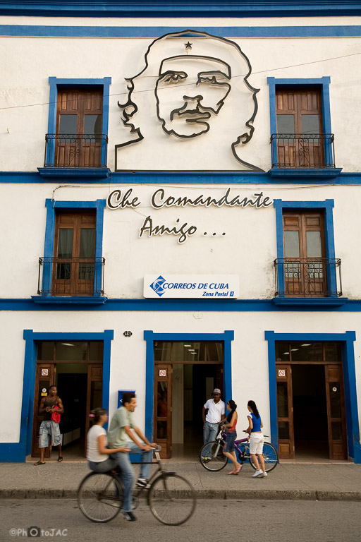 Camagüey. Edificio de Correos en el centro de la ciudad.