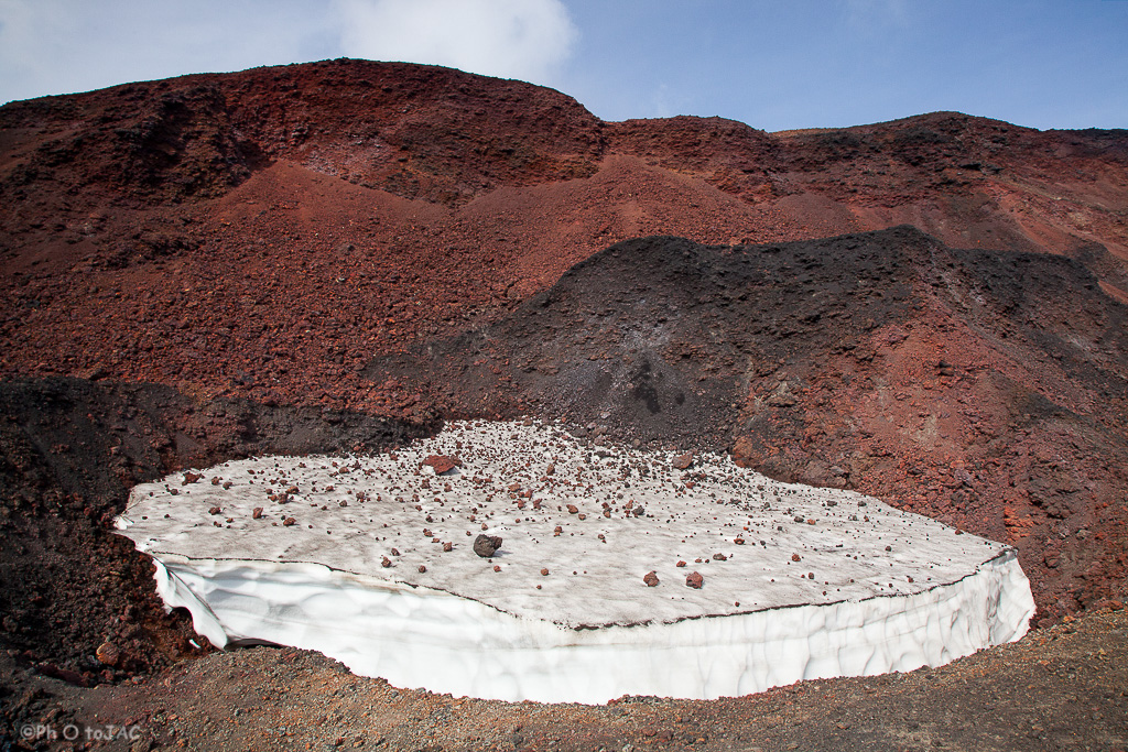 Trek de Landmannalaugar. Etapa 5: Hut Thorsmork - Skogar. Alrededores del volcán Fimmvorduhals, que erupcionó en 2010.
