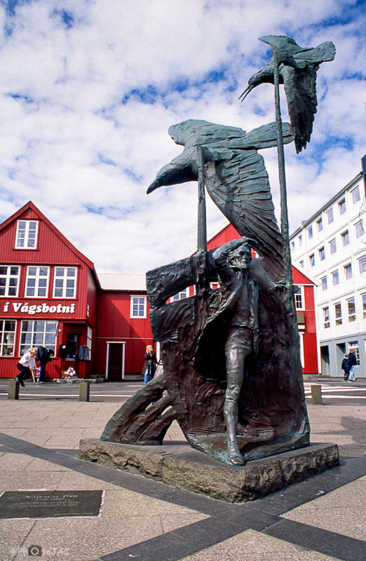 Isla de Streymoy. Torshavn. Monumento a un marinero que atravesó el Atlántico Norte, navegando en solitario desde Dinamarca hasta las Islas Feroe.