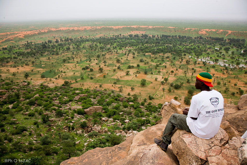 País Dogón. Mali. Falla de Bandiagará: Falla geológica de 150 kilómetros de longitud cuyo desnivel alcanza los 300 metros.