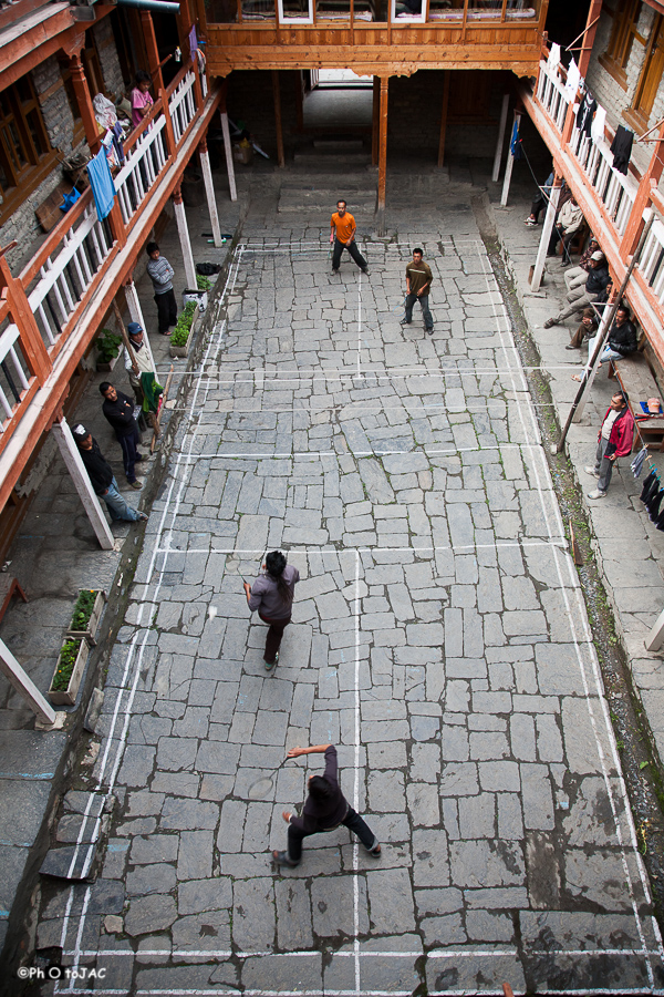 Partido de badminton en Manang