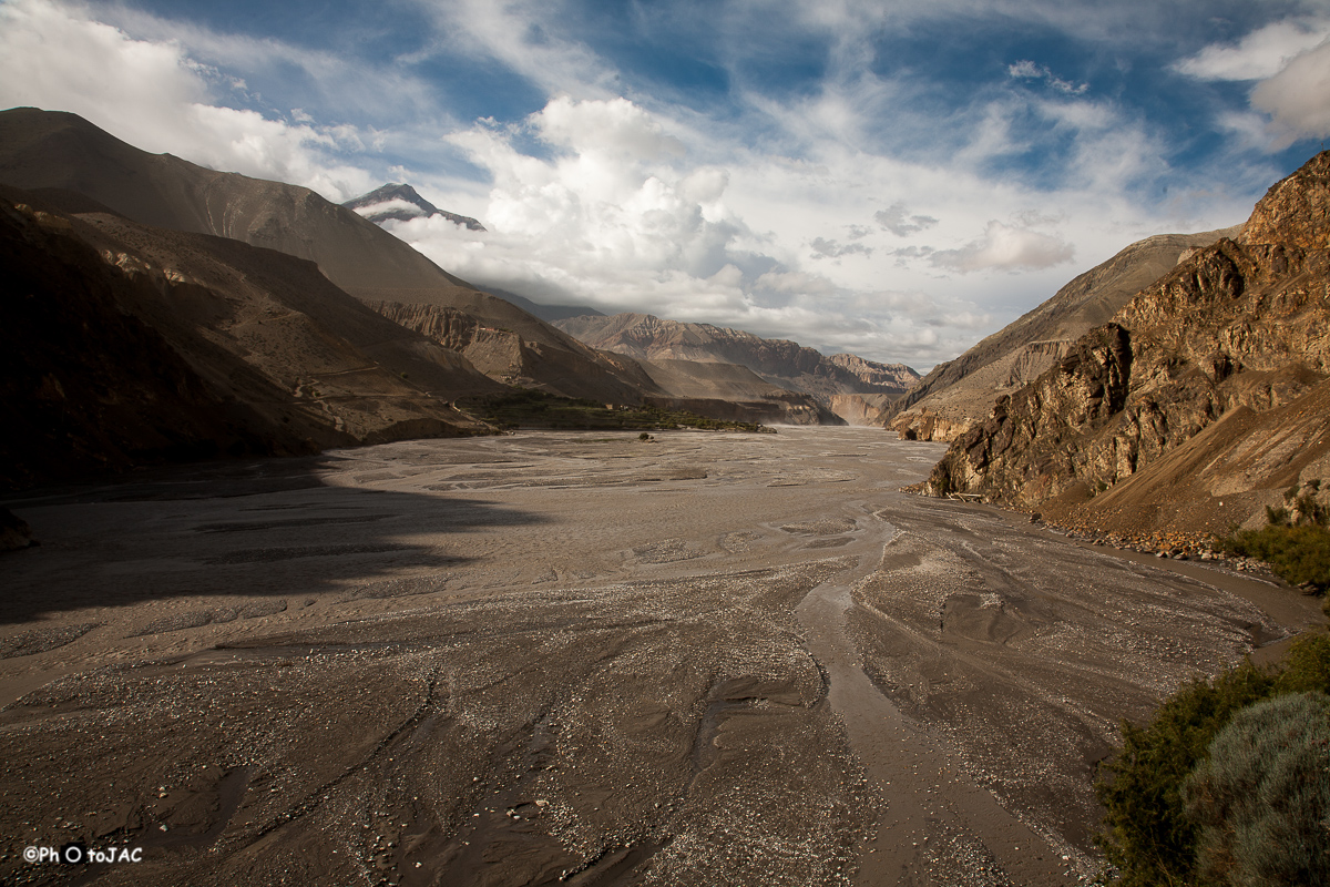 Rio Gandaki, en el conocido desfiladero que lleva su nombre: Kali Gandaki.