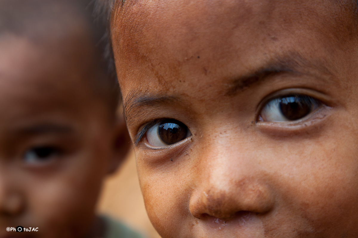 Niños en la aldea "Phana Sawan", próxima a Mae Salong.