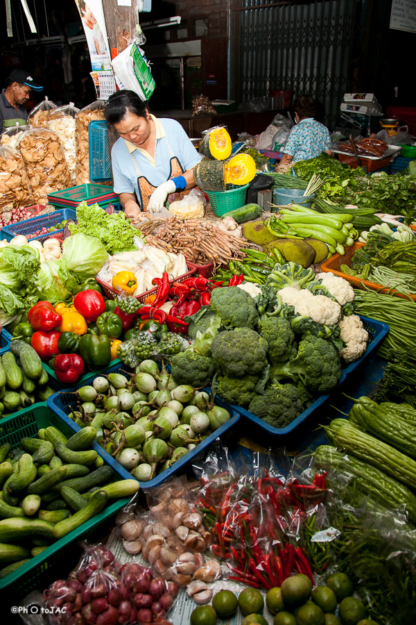 Chiang Mai. Puesto de verduras en un mercado.